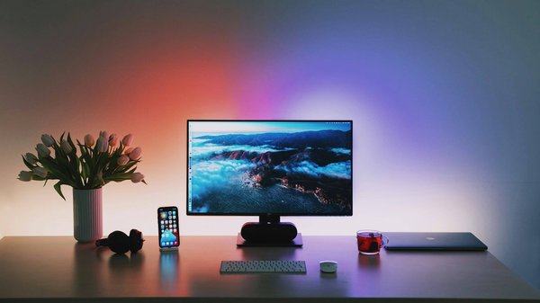 Quels sont les avantages du moniteur LG UltraFine 5K pour les professionnels de la création graphique ?